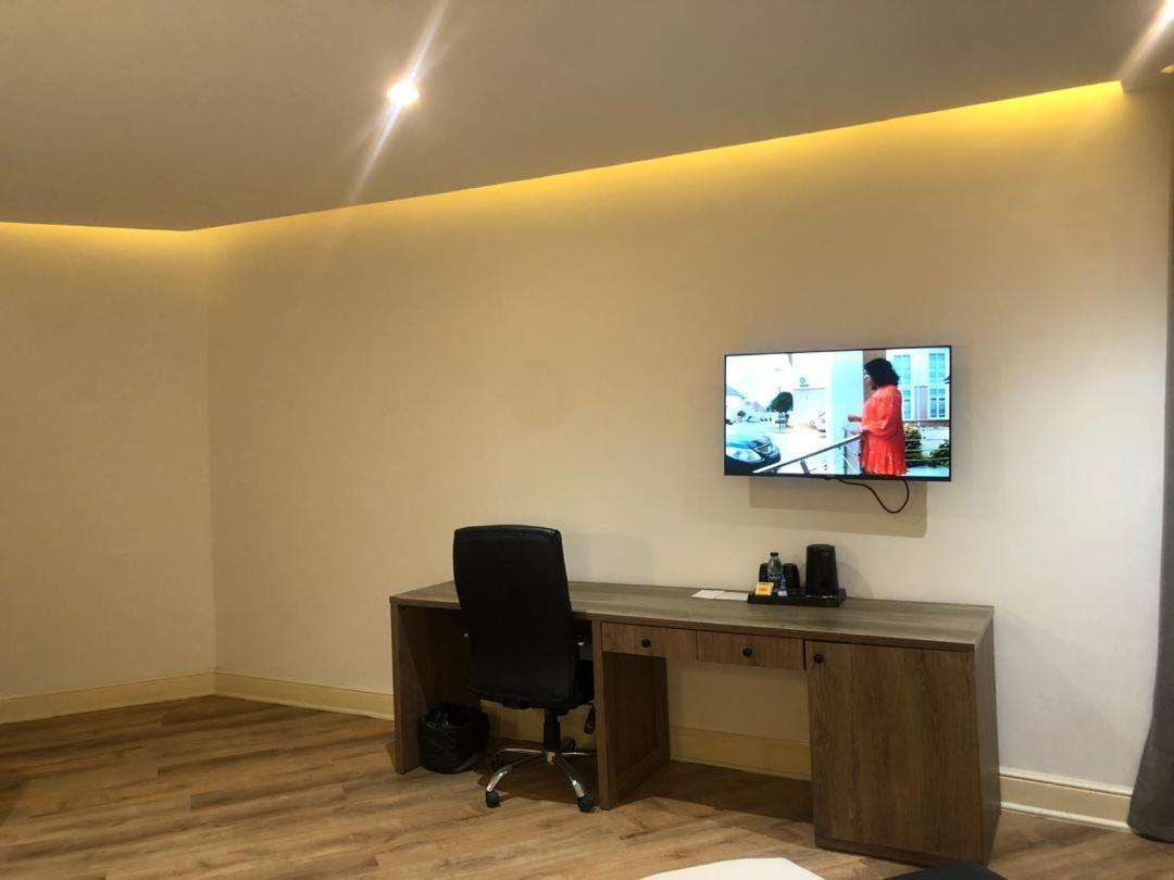 Crownsville Hotel - Airport Road Port Harcourt Exterior foto