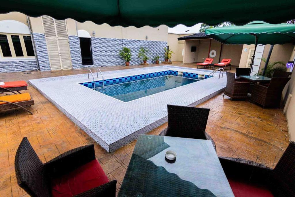 Crownsville Hotel - Airport Road Port Harcourt Exterior foto